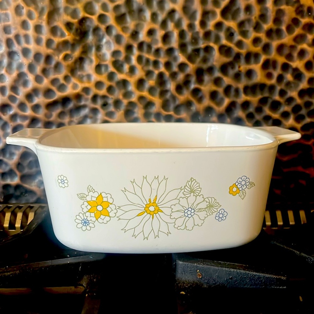 Vintage CORNING WARE Floral Bouquet Daisy 1 1/2 quart casserole dish